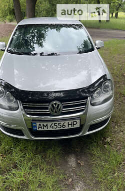 Седан Volkswagen Jetta 2010 в Коростене