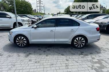 Седан Volkswagen Jetta 2013 в Львові