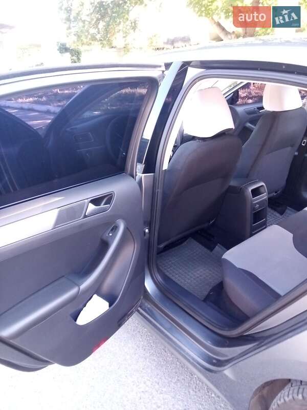 Седан Volkswagen Jetta 2016 в Кропивницком