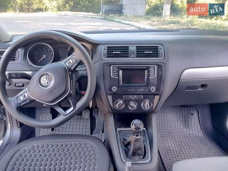 Седан Volkswagen Jetta 2016 в Кропивницком