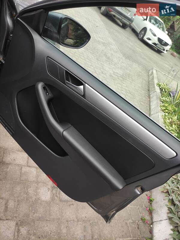 Седан Volkswagen Jetta 2012 в Львове