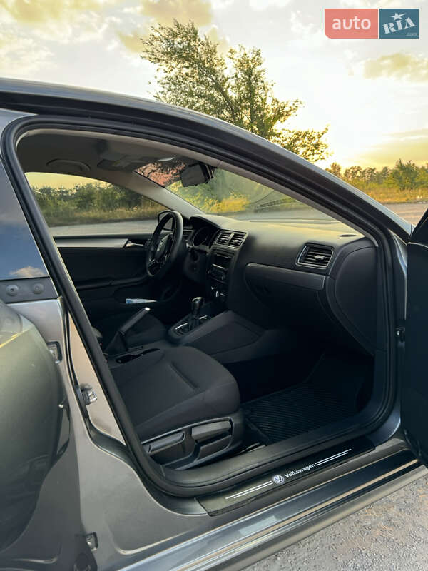 Седан Volkswagen Jetta 2015 в Кривом Роге