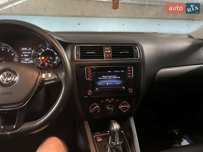 Седан Volkswagen Jetta 2016 в Киеве