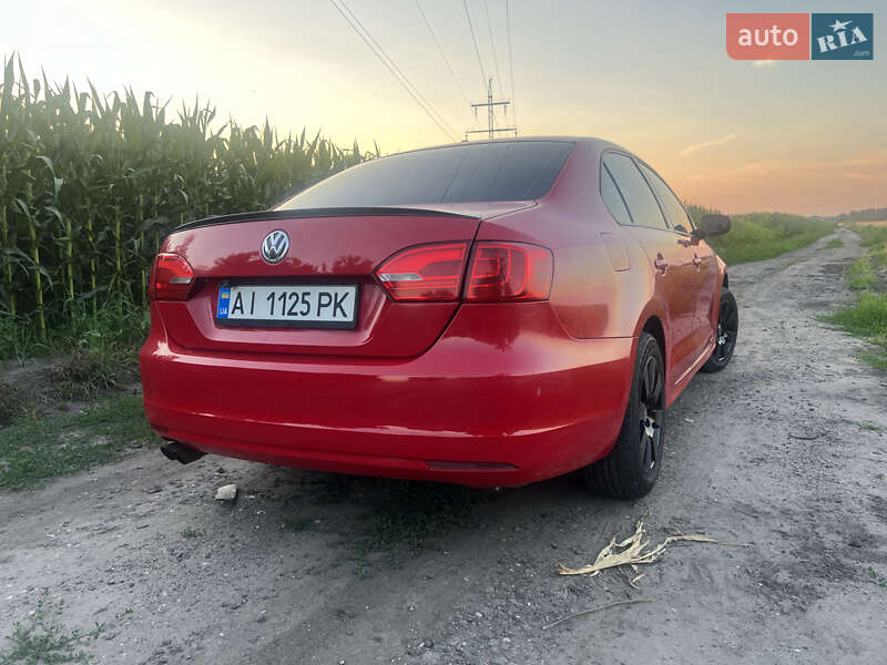 Седан Volkswagen Jetta 2012 в Києві