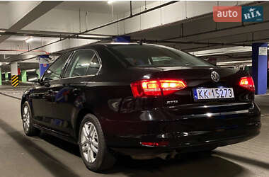 Седан Volkswagen Jetta 2015 в Львове