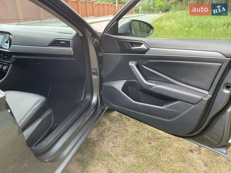 Седан Volkswagen Jetta 2018 в Львове