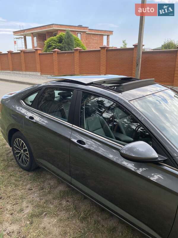 Седан Volkswagen Jetta 2018 в Львове
