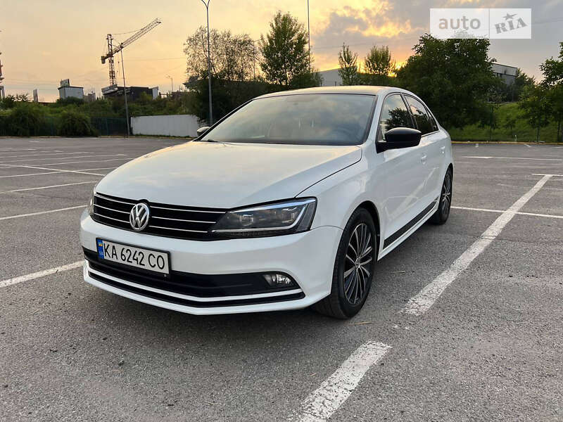 Седан Volkswagen Jetta 2017 в Ужгороде