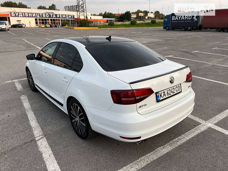 Седан Volkswagen Jetta 2017 в Ужгороде