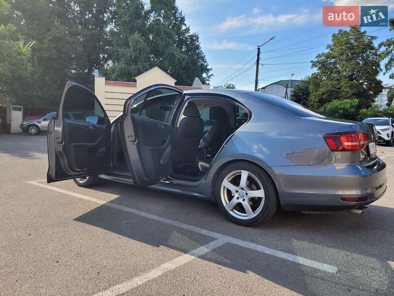 Седан Volkswagen Jetta 2015 в Полтаві