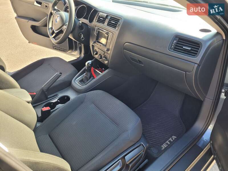 Седан Volkswagen Jetta 2015 в Полтаві