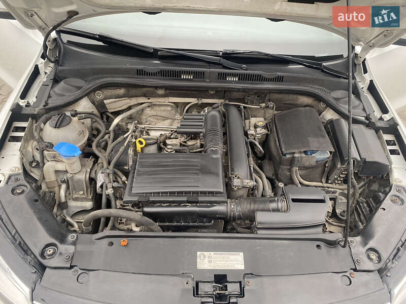 Седан Volkswagen Jetta 2017 в Львове