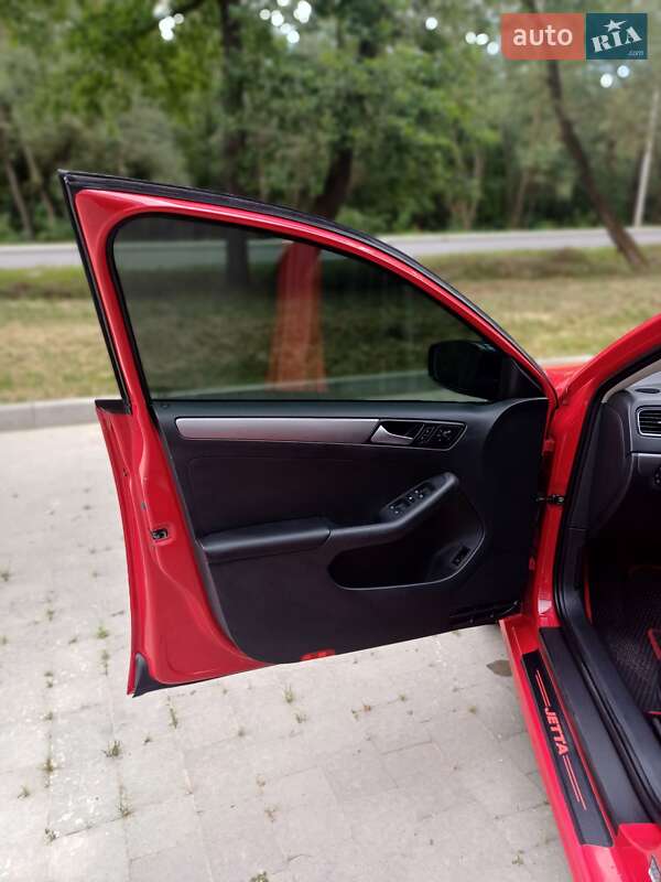 Седан Volkswagen Jetta 2014 в Львове