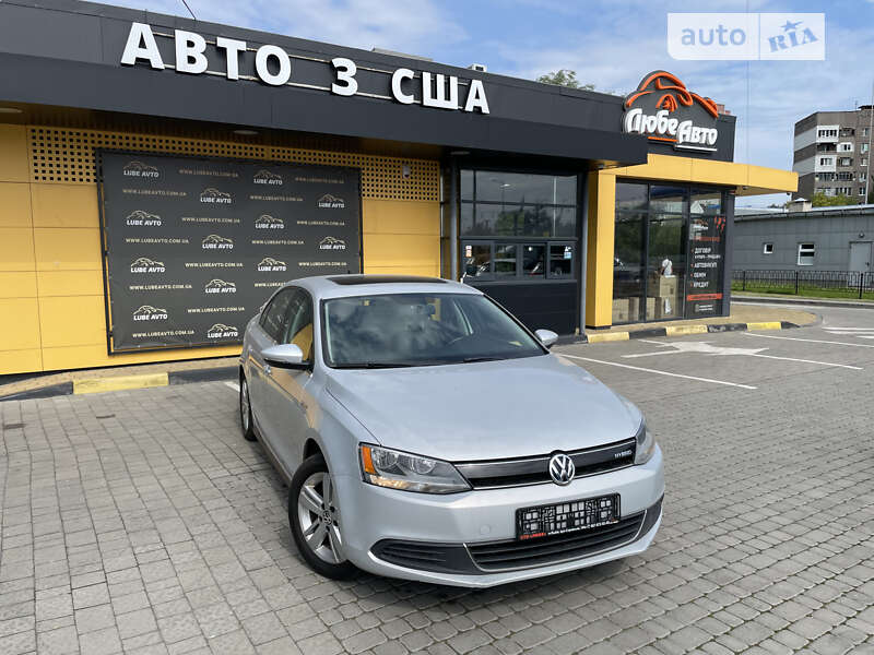 Седан Volkswagen Jetta 2013 в Львові