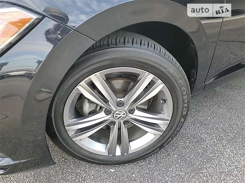 Седан Volkswagen Jetta 2019 в Львові