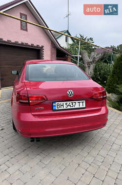 Седан Volkswagen Jetta 2015 в Одесі