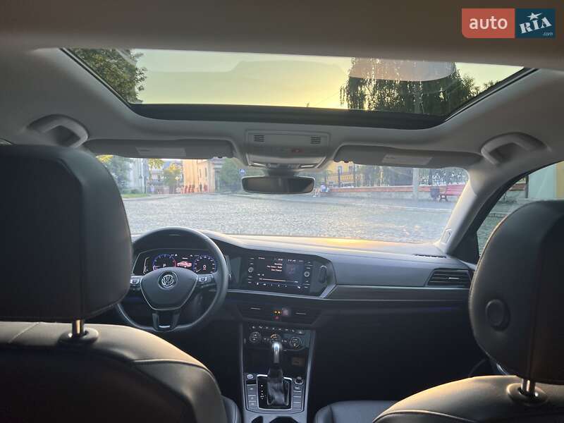Седан Volkswagen Jetta 2020 в Луцьку
