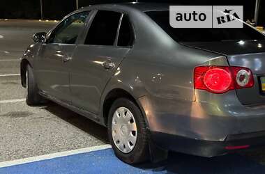 Седан Volkswagen Jetta 2008 в Чернівцях