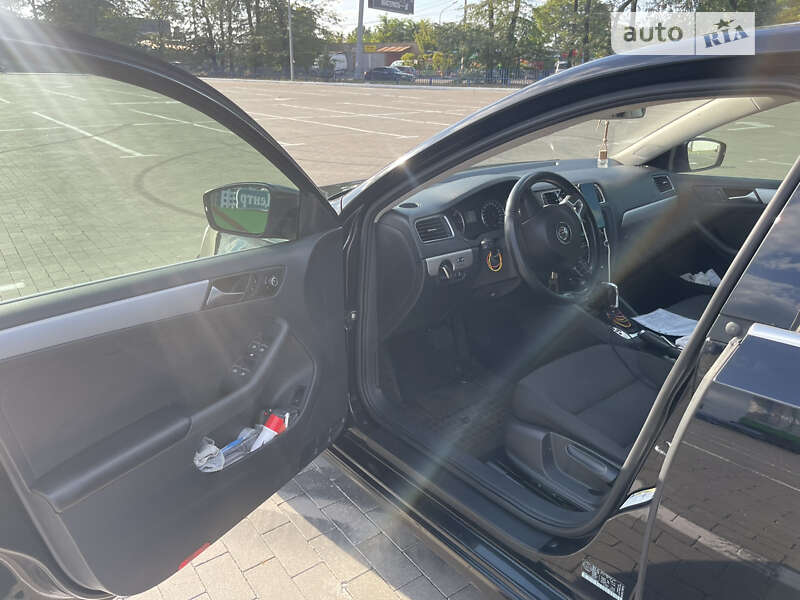 Седан Volkswagen Jetta 2012 в Одесі