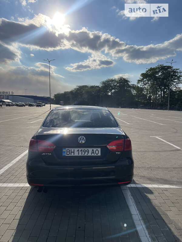 Седан Volkswagen Jetta 2012 в Одесі