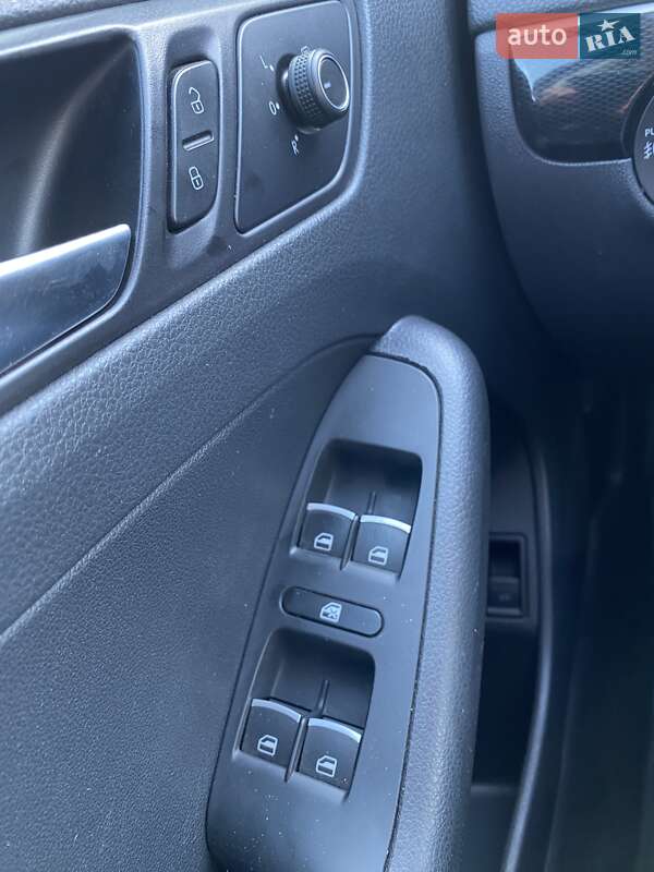 Седан Volkswagen Jetta 2015 в Черкасах