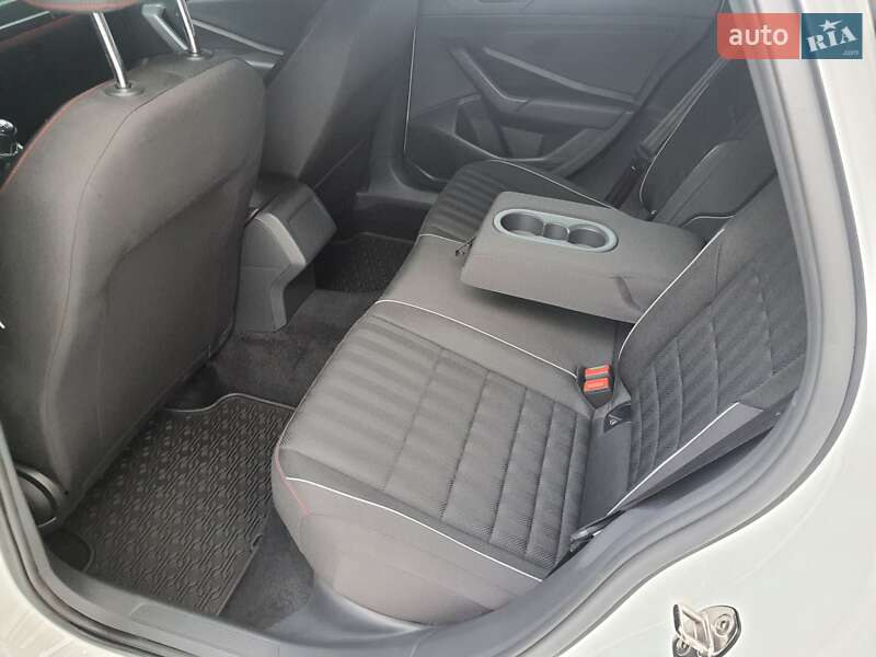Седан Volkswagen Jetta 2019 в Киеве