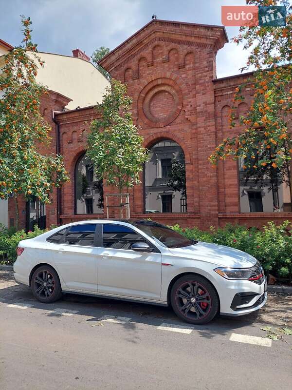 Седан Volkswagen Jetta 2019 в Киеве