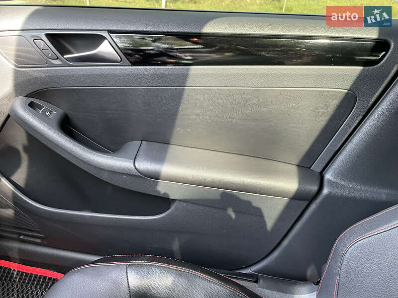 Седан Volkswagen Jetta 2011 в Одессе