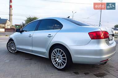 Седан Volkswagen Jetta 2012 в 