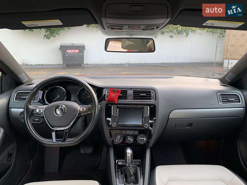 Седан Volkswagen Jetta 2015 в Києві