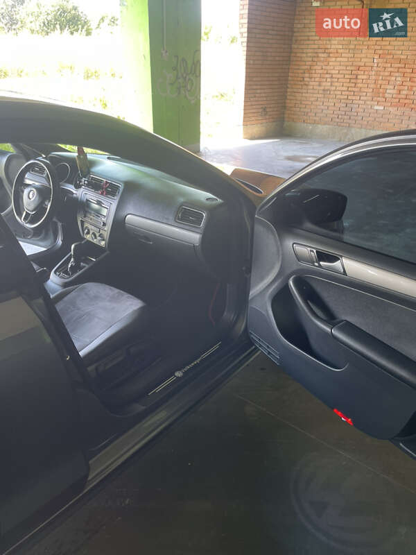 Седан Volkswagen Jetta 2014 в Львове