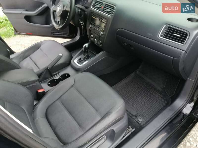 Седан Volkswagen Jetta 2012 в Дніпрі