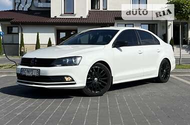 Седан Volkswagen Jetta 2015 в Львові