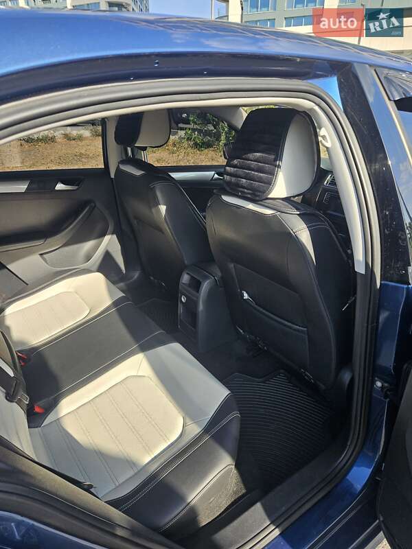 Седан Volkswagen Jetta 2017 в Днепре