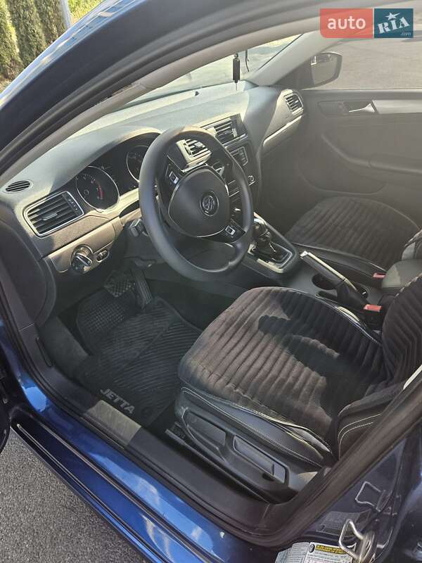 Седан Volkswagen Jetta 2017 в Днепре