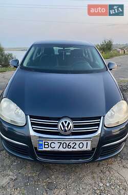 Седан Volkswagen Jetta 2005 в Новояворівську