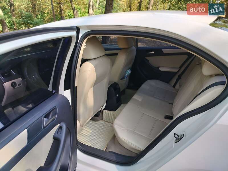 Седан Volkswagen Jetta 2011 в Дніпрі