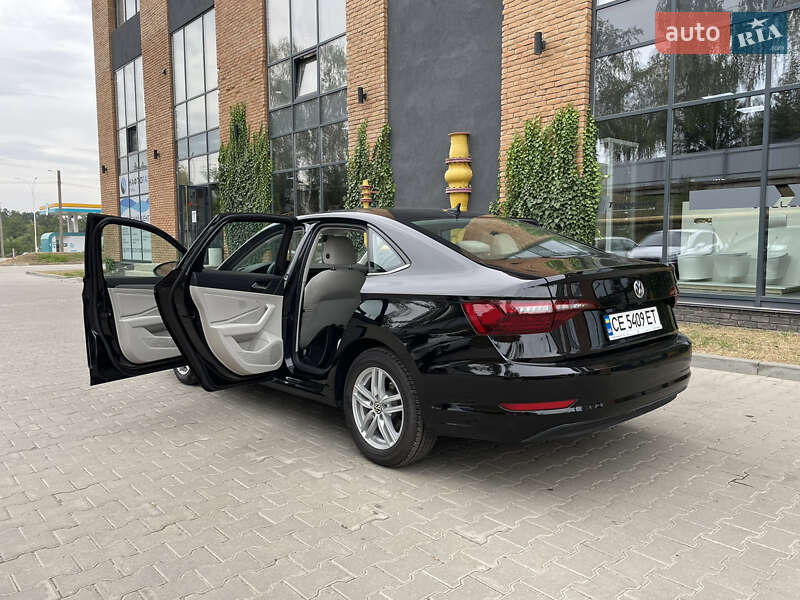 Седан Volkswagen Jetta 2020 в Черновцах