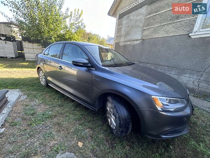 Седан Volkswagen Jetta 2014 в Чернівцях