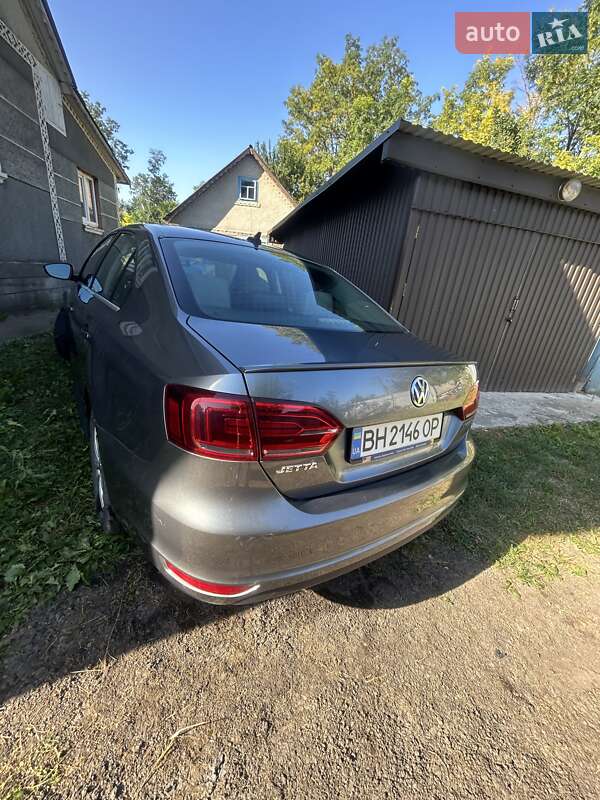 Седан Volkswagen Jetta 2014 в Чернівцях