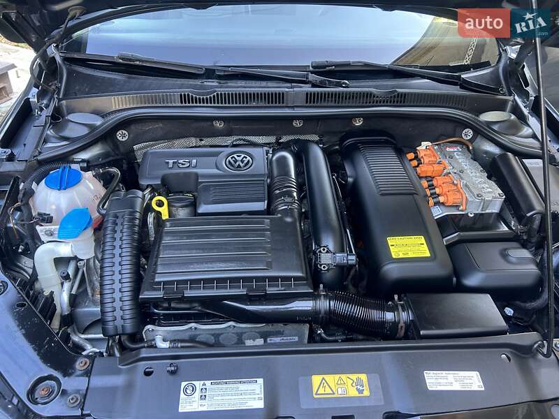 Седан Volkswagen Jetta 2014 в Чернівцях