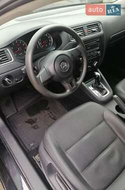 Седан Volkswagen Jetta 2012 в 