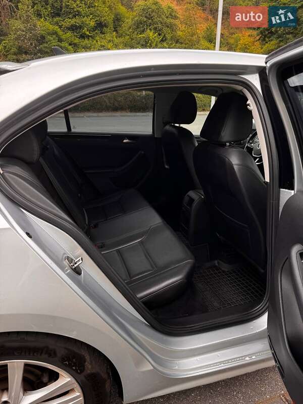 Седан Volkswagen Jetta 2015 в Кривом Роге