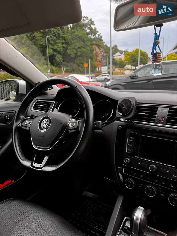 Седан Volkswagen Jetta 2015 в Кривом Роге
