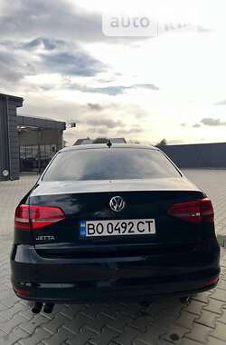 Седан Volkswagen Jetta 2015 в Тернополі