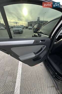 Седан Volkswagen Jetta 2014 в Львове