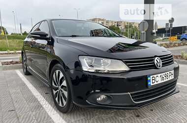 Седан Volkswagen Jetta 2014 в Львові