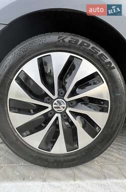 Седан Volkswagen Jetta 2014 в Львове