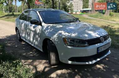 Седан Volkswagen Jetta 2012 в 