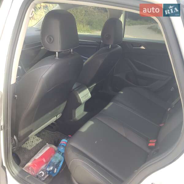 Седан Volkswagen Jetta 2019 в Києві